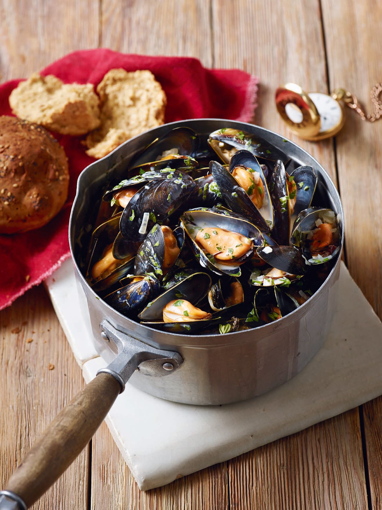 Moules Marinières Recipe (French Mussels in White Wine Sauce)