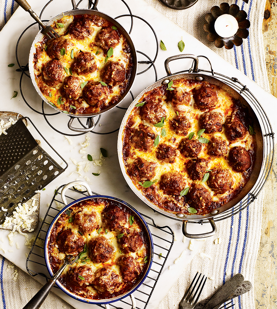 Baked American-style meatballs in smoky tomato sauce ...