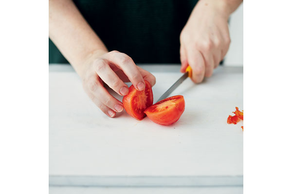 How-to-peel-and-chop-a-tomato-3