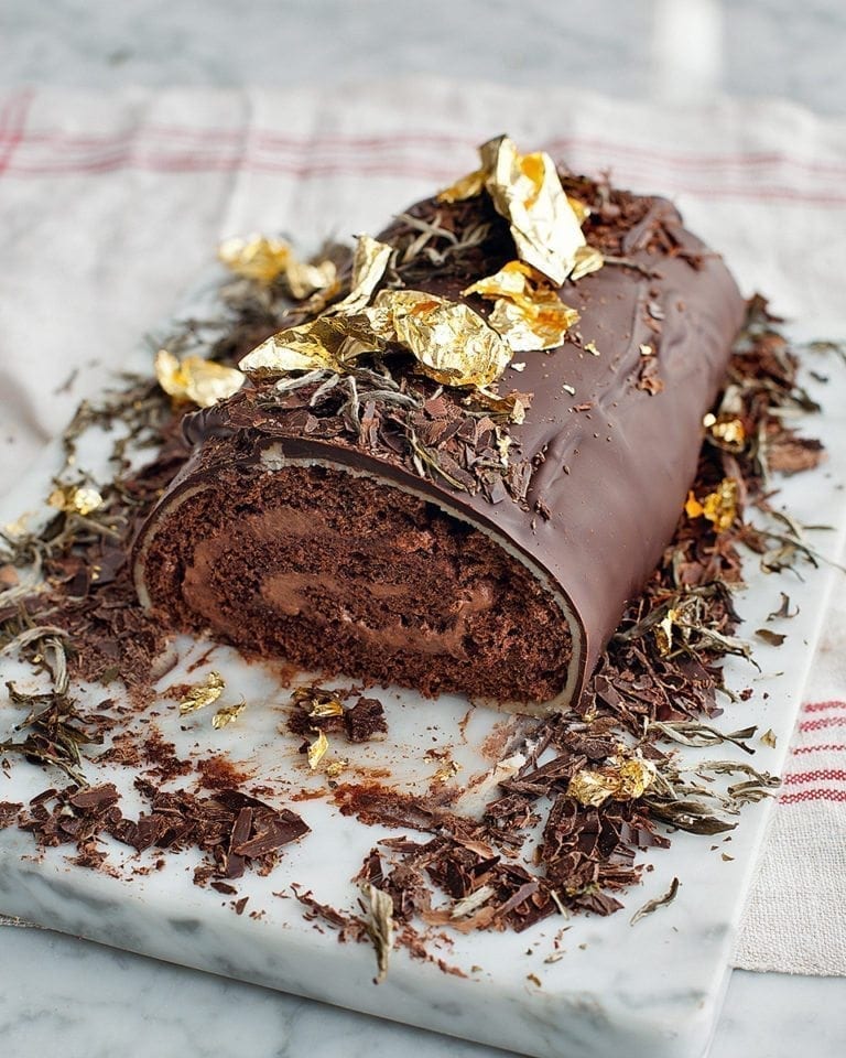 Chocolate Yule log (Bûche de Noël) - Les Chats Gourmets - Recettes de  cuisine