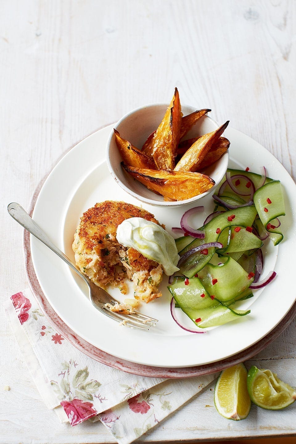 https://www.deliciousmagazine.co.uk/wp-content/uploads/2018/09/477378-1-eng-GB_hot-smoked-salmon-burgers.jpg