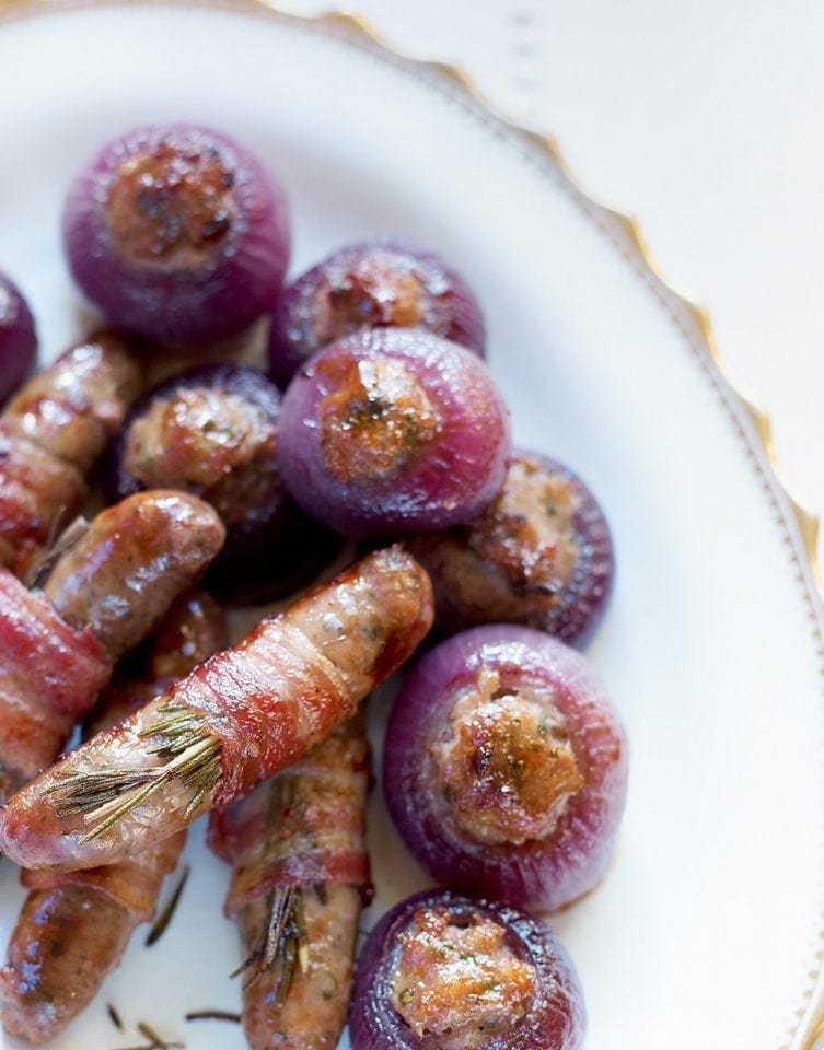 Stuffing-filled roasted red onions