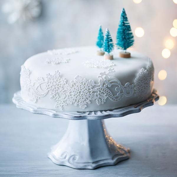 40 Beautiful Christmas Cake Decoration Ideas from top designers
