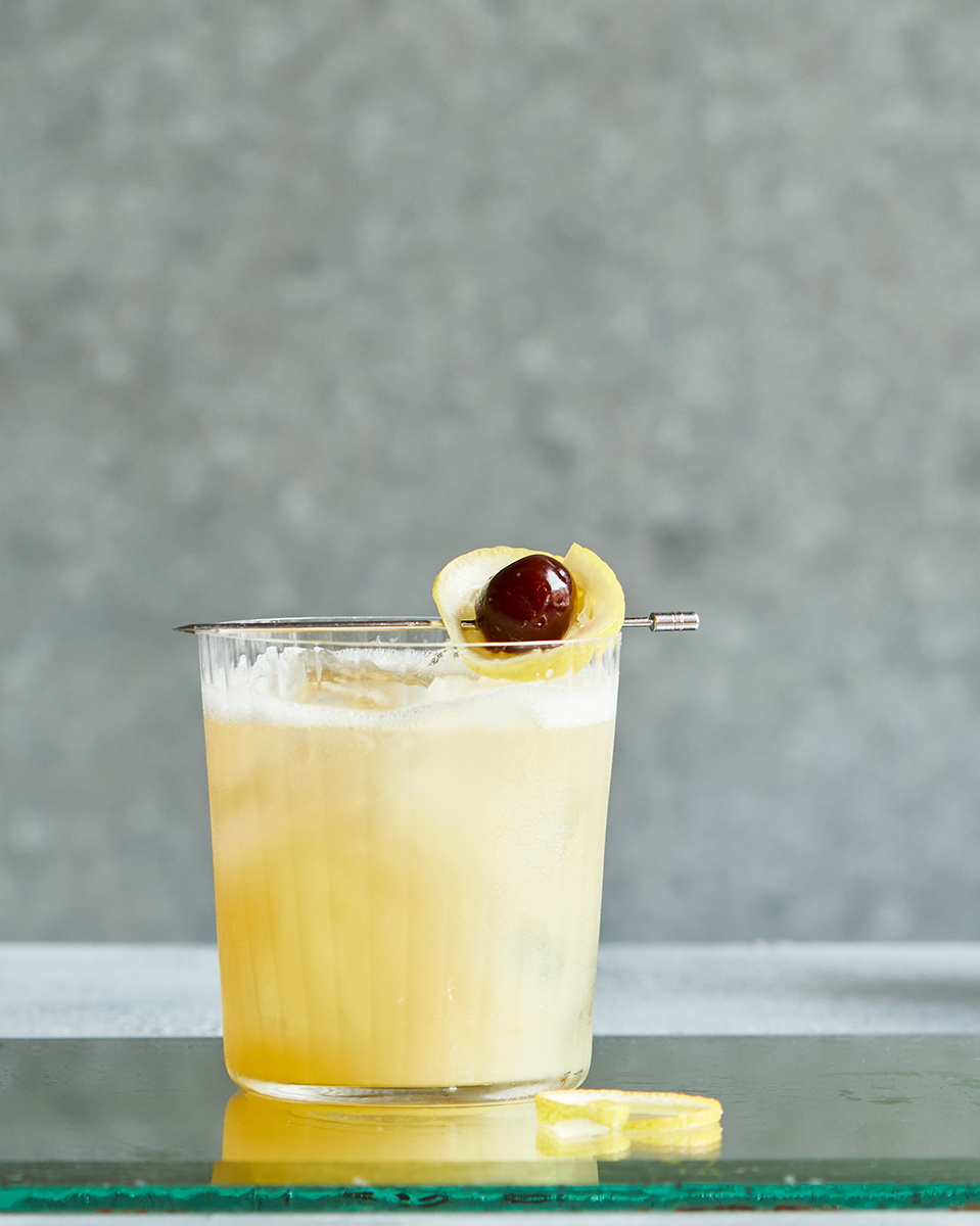 Whisky sour cocktail - Make this classic at home - delicious. magazine