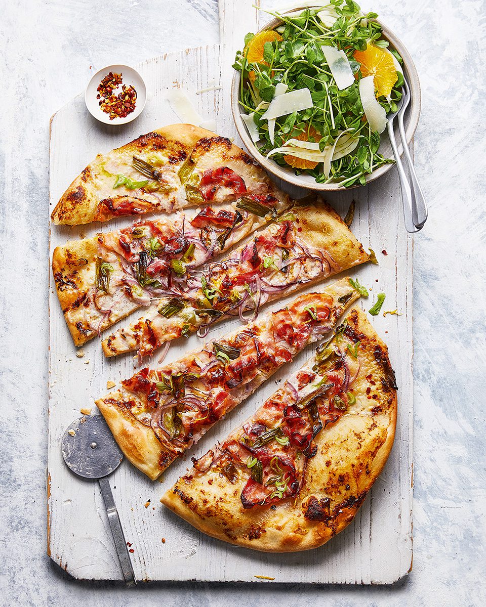 Speedy pizza with onions and smoked pancetta - delicious. magazine