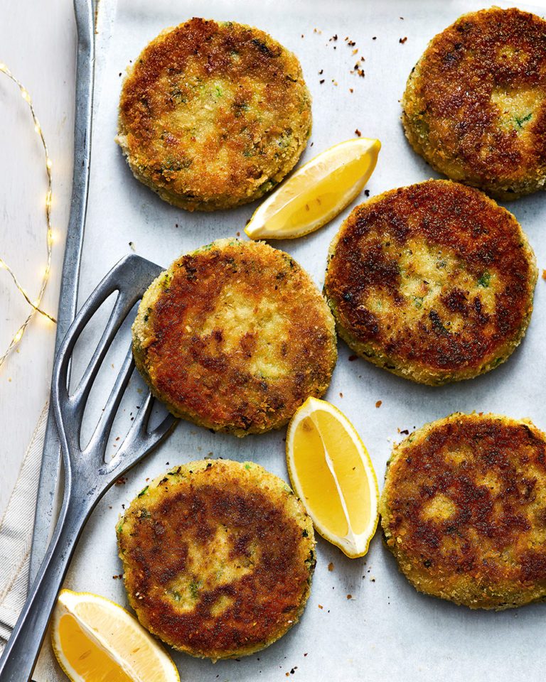 A quick 'pantry lunch' for summer: Kid-friendly Healthy Fish cakes (“Krabby  Patties”) | Foodwhirl