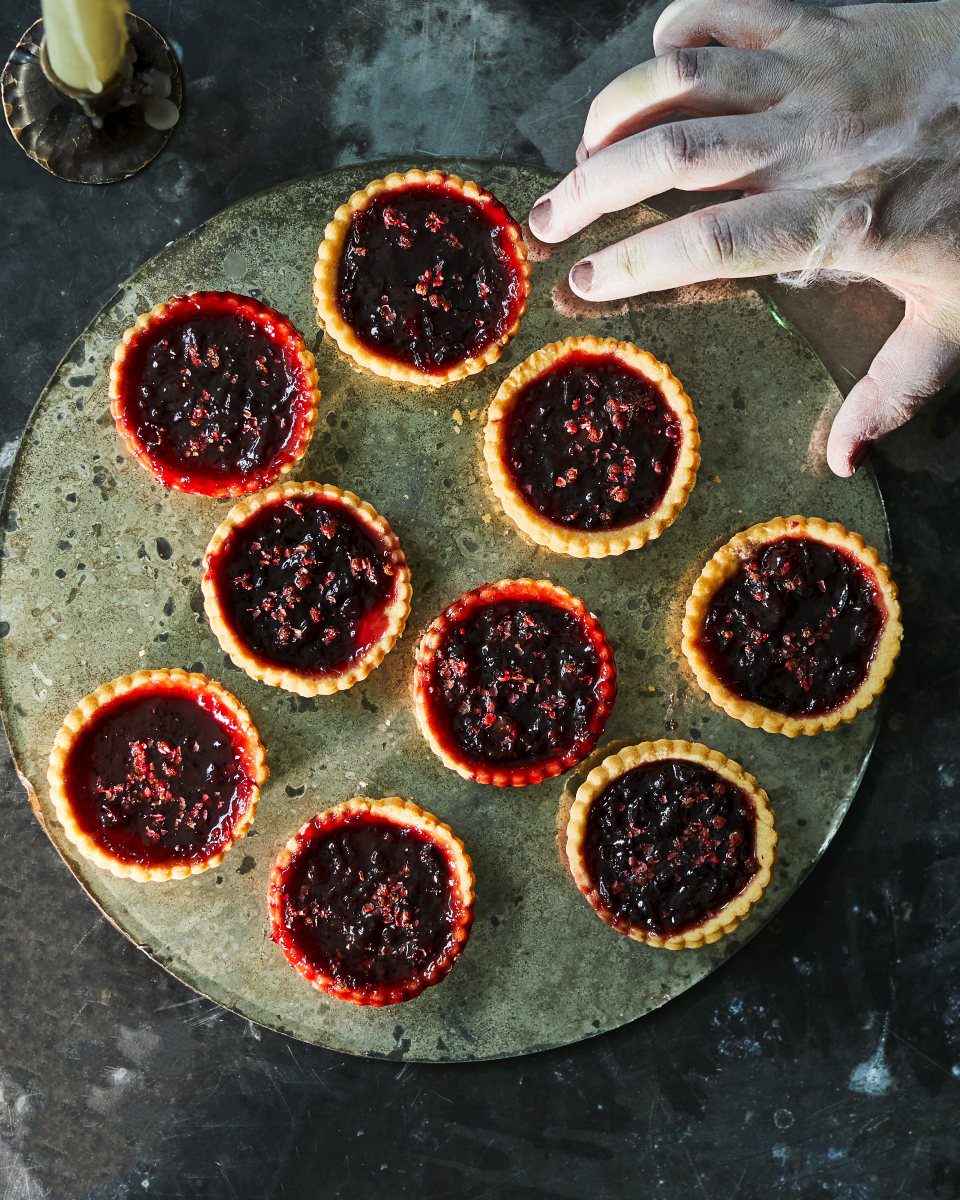 https://www.deliciousmagazine.co.uk/wp-content/uploads/2023/09/2023D142_HALLOWEEN_TARTS_1__.jpg