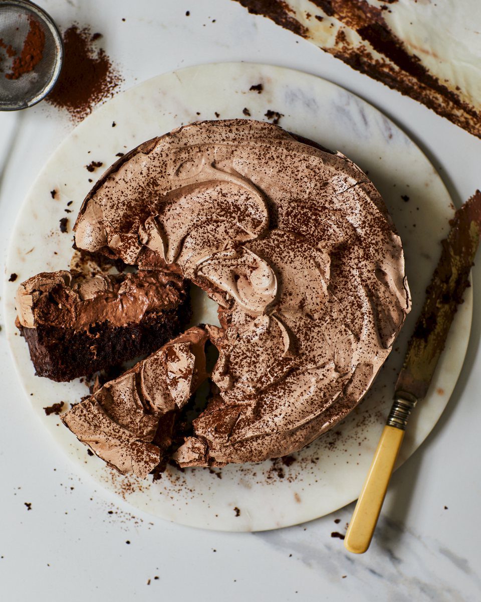 Raspberry and Chocolate Brownie Meringue Cake Recipe by miranda - Cookpad
