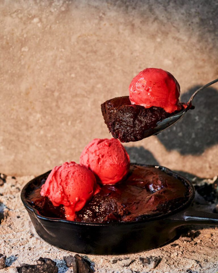 Barbecued raspberry brownie pan pudding