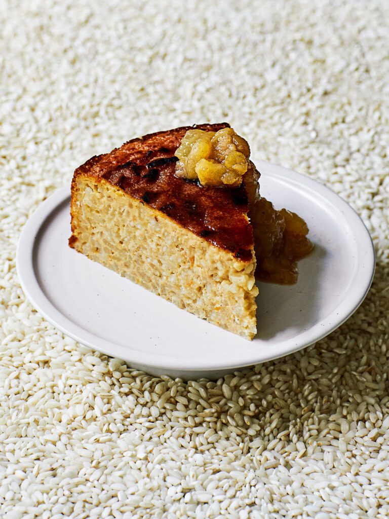 Brûléed rice pudding cake with pear compote