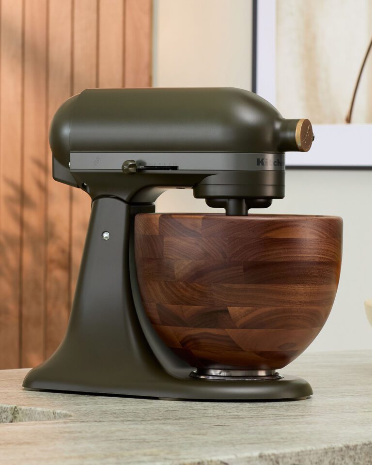 12 prizes of Christmas: WIN a KitchenAid Evergreen stand mixer worth £899