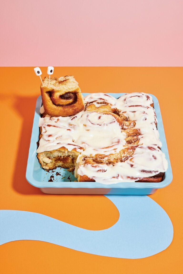 Kim-Joy’s cinnamon rolls with escapee snail